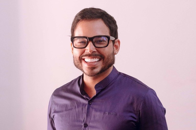 Imagem do pedagogo Silvano Messias, que ministrará oficina "Escrita acadêmica: como elaborar um TCC?”