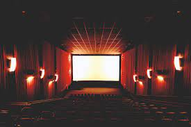 Foto do interior de um cinema.