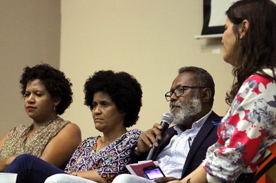 Imagem de uma mesa com convidados do Seconba 