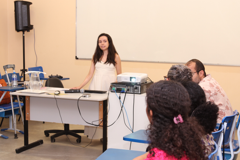 Pessoas participam da audiência pública para construção daPolítica de Acessibilidade da UFOB no campus de Santa Maria da Vitória