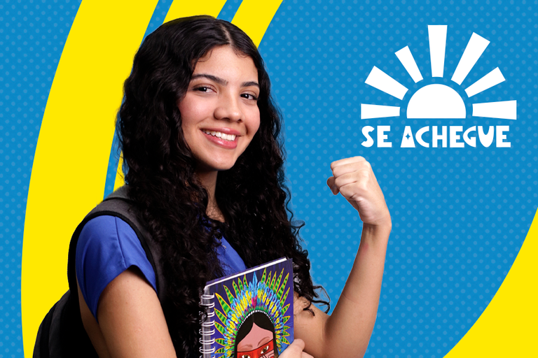 Arte em fundo azul e amarelo com foto de estudante sorrindo e marca da campanha "Se achegue, é UFOB!