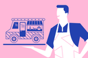 Esta ilustração em estilo plano apresenta um vendedor sorridente com um avental, apresentando um food truck azul com detalhes em azul-marinho em um fundo rosa vibrante.