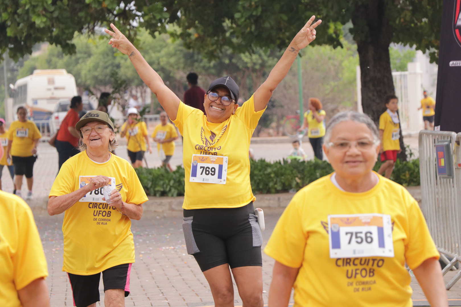 Imagem de mulheres durante etapa de Barreiras do Circuito UFOB de Corrida de Rua