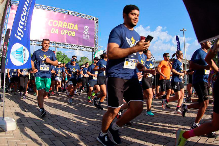 Imagem de pessoas na largada da segunda edição da Corrida da UFOB 