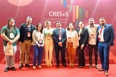 Foto de comitiva da UFOB presente na Cres+5, em Brasília