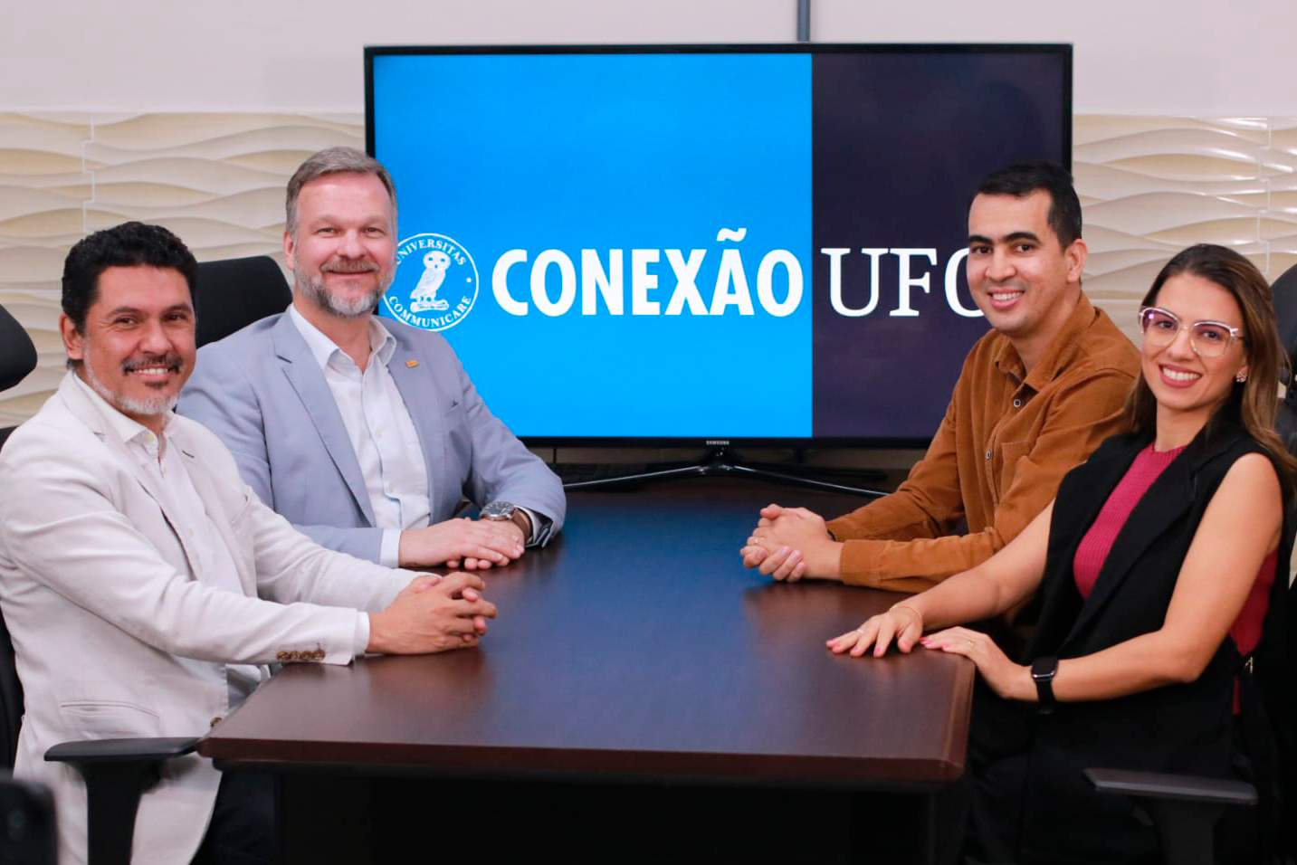 Foto do Reitor da Universidade Tecnológica Federal do Paraná (UTFPR), professor Marcos Schiefler, e do reitor da UFOB, professor Jacques Antonio de Miranda, em entrevista ao programa Conexão UFOB