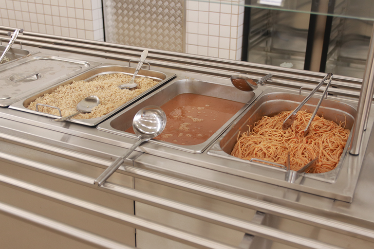 Imagem de comida no Restaurante Universitário do Campus Reitor Edgard Santos, em Barreiras