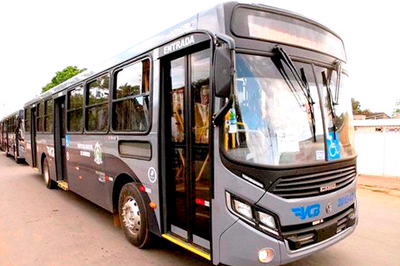 Imagem de ônibus da VCB, que circula para o Campus Reitor Edgard Santos, em Barreiras