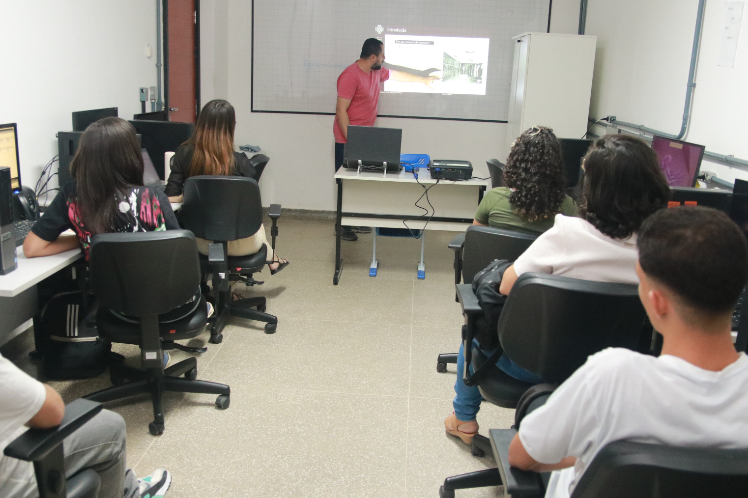 Foto da turma do curso de Física durante Seminário de Pesquisas em Andamento do Grupo de Informação Quântica e Física Estatística