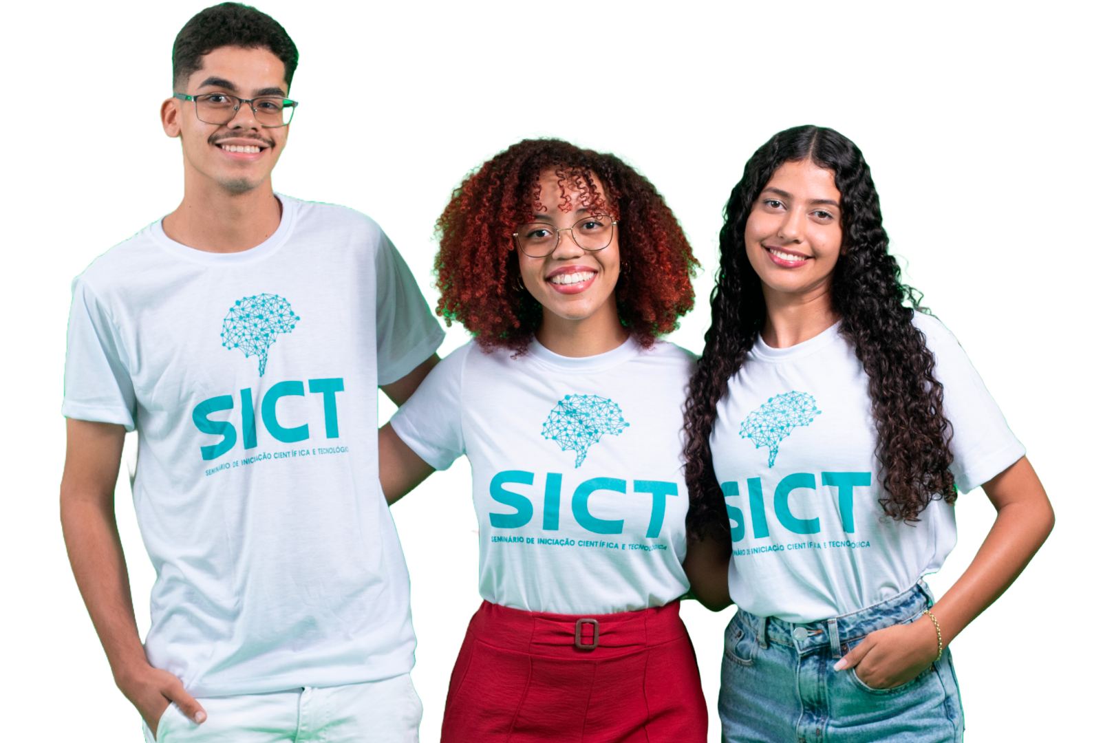 Imagem de três estudantes da UFOB abraçados com camisa do Seminário de Iniciação Científica e Tecnológica 