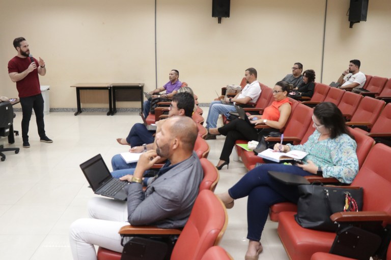 Imagem de professores (as) da UFOB em atividade do Encontro de Coordenadores(as) de Curso no Campus de Barreiras