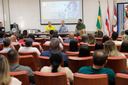 Imagem da mesa de abertura do Encontro de Formação do Transporte Escolar, ocorrido nesta quarta-feira (23), em Barreiras