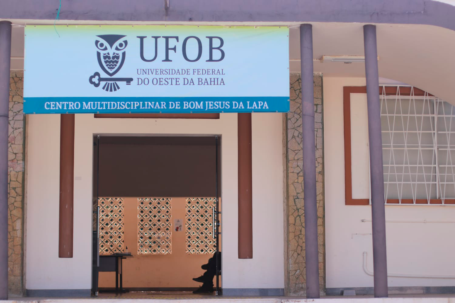 Imagem da fachada do prédio do Campus da UFOB em Bom Jesus da Lapa