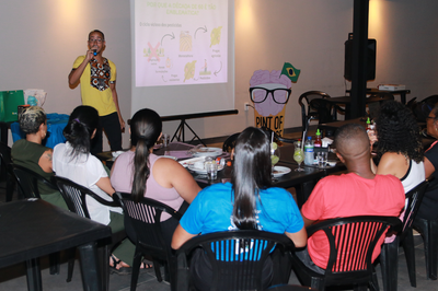 Imagem de palestra na Pint of Science de Barreiras, em 2024