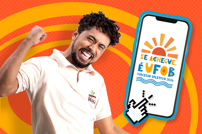 Arte em fundo laranja com estudante feliz e um celular com o texto "Processo Seletivo 2026 | Se Achegue, é UFOB!"