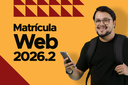 Arte em fundo amarelo com detalhes em vermelho e foto de estudante seguida do texto "Matrícula Web 2026.2"
