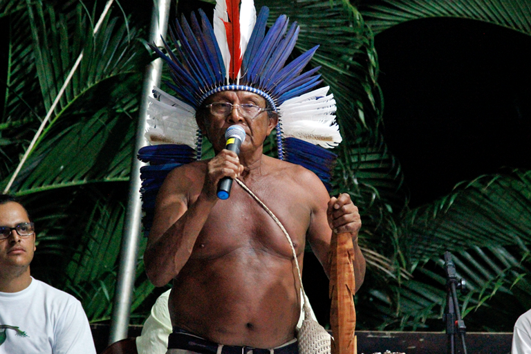 Índio Kiriri em fala durante evento da UFOB