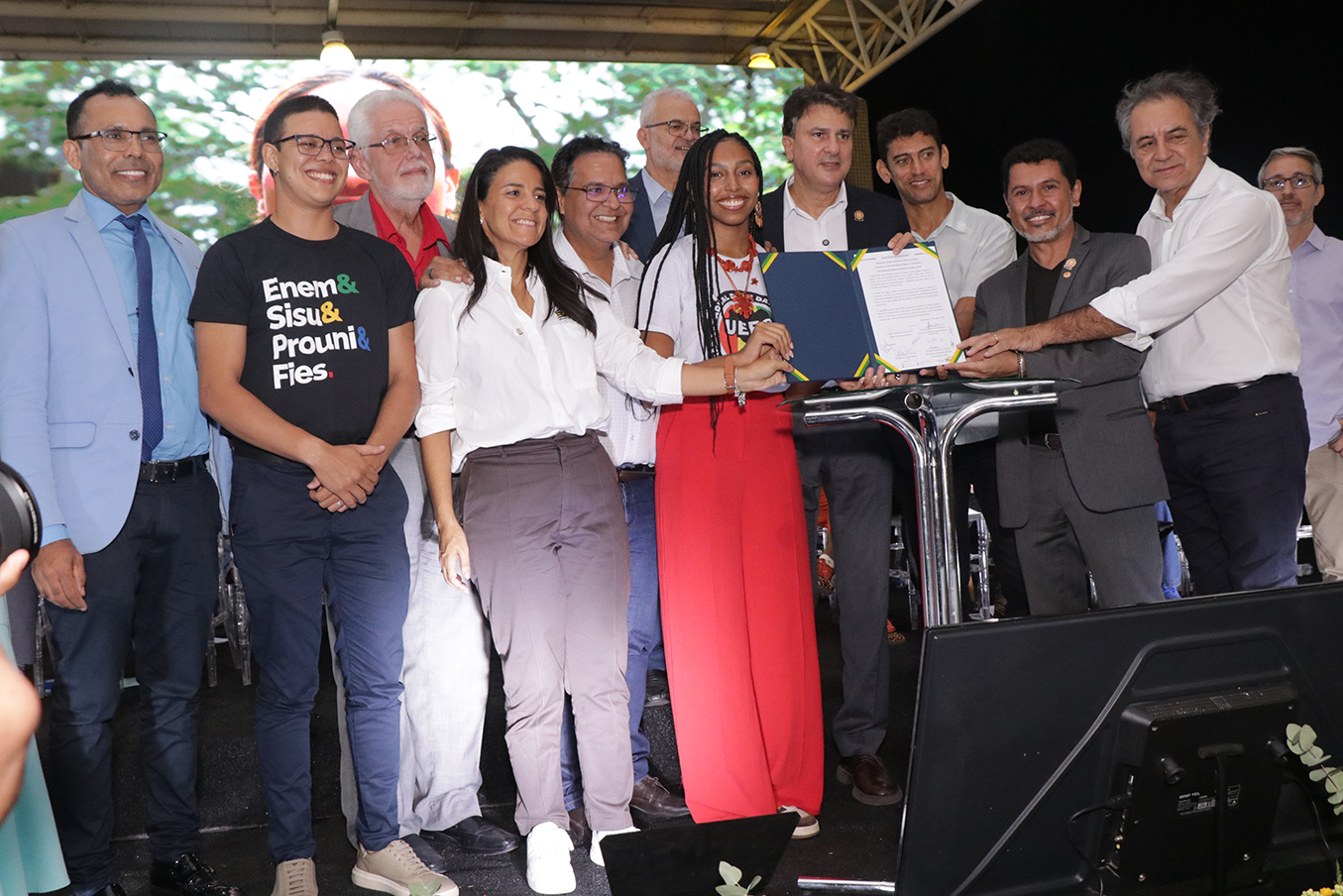Ministro da Educação inaugura reformas e autoriza obras do Novo PAC na UFOB