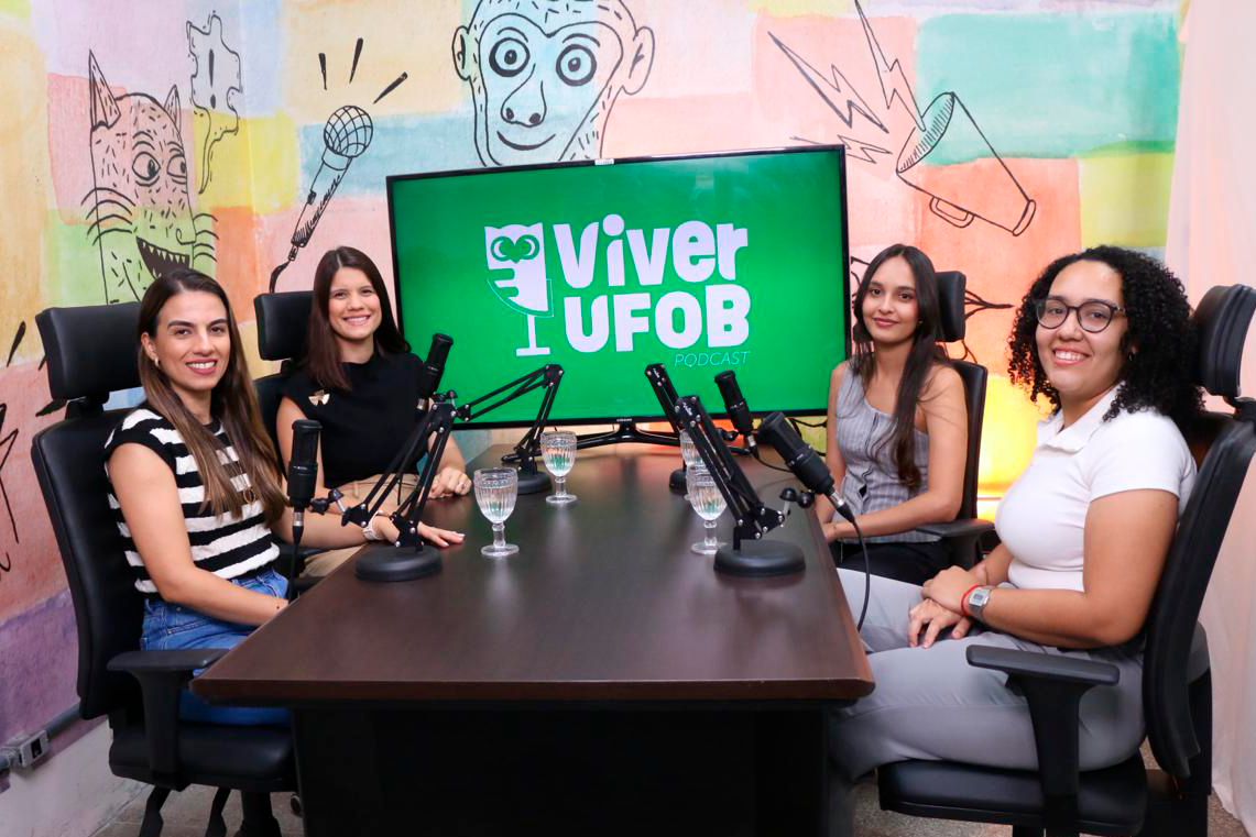 Imagem de egressos do curso de Licenciatura em Matemática e apresentadoras do Podcast Viver UFOB