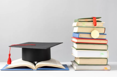 Arte com imagem de capelo e livros 