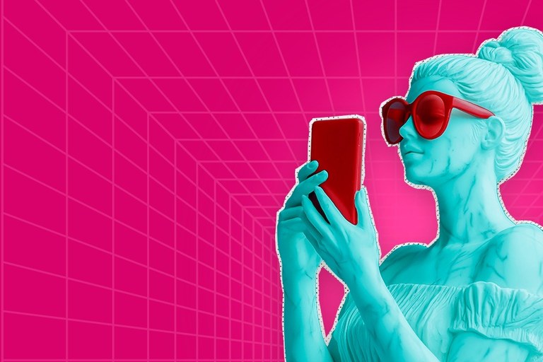 Arte em fundo rosa com foto de estátua com óculos e celular na mão