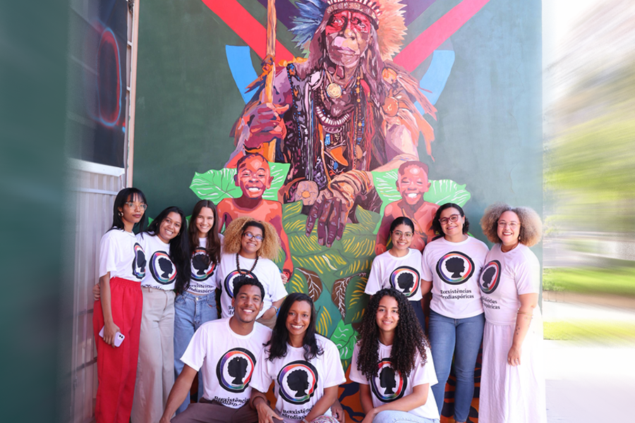 Imagem de painel sobre Arte e Cultura Afroindígena com integrantes do grupo de Pesquisa Reexistências Afrodiaspóricas