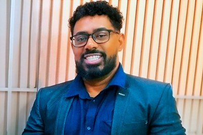 Imagem do pedagogo Ari Fernandes, que ministrará palestre sobre TDAH na UFOB