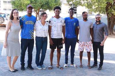 Foto de estudantes em mobilidade internacional na UFOB