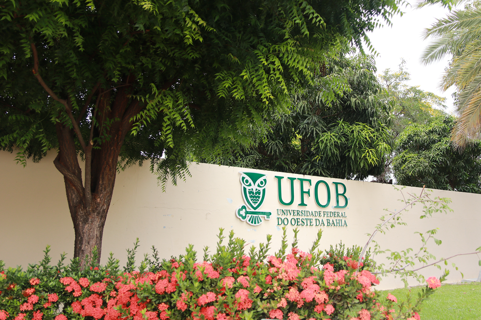 Imagem da fachada do Centro Multidisciplinar da UFOB de Santa Maria da Vitória