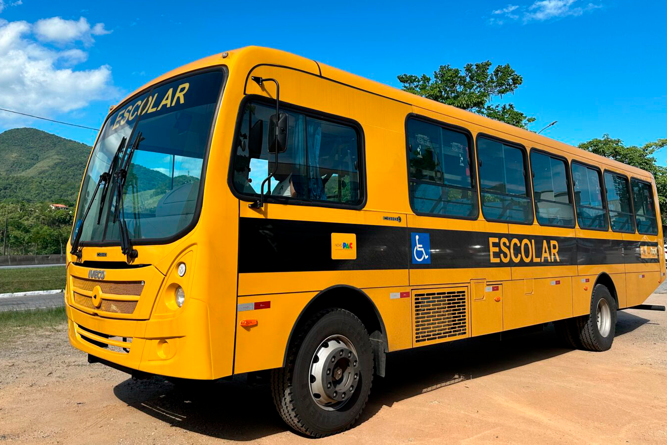 Imagem de ônibus escolar 