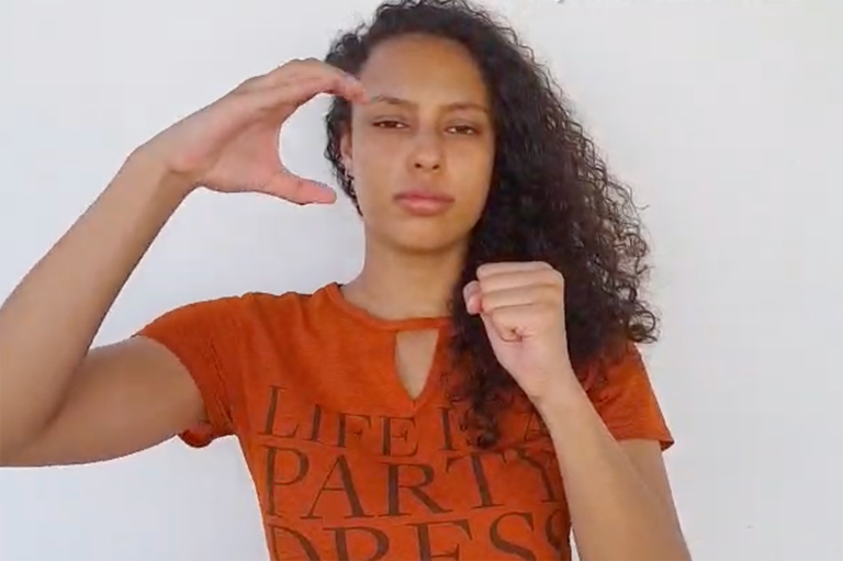 Foto da estudante Victória de Araújo Prado, do curso de Medicina da UFOB, finalista da edição 2024 do Prêmio LED, “Luz na Educação"