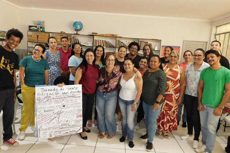 Imagem da equipe do projeto de extensão da UFOB “Cirandas do Vai e Vem” em mais uma jornada de sensibilização na Escola Manoel Rocha Filho, em Barreiras