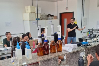 Imagem de atividade realizada durante a 21ª Semana Nacional de Ciência e Tecnologia no Campus Reitor Edgard Santos, em Barreiras