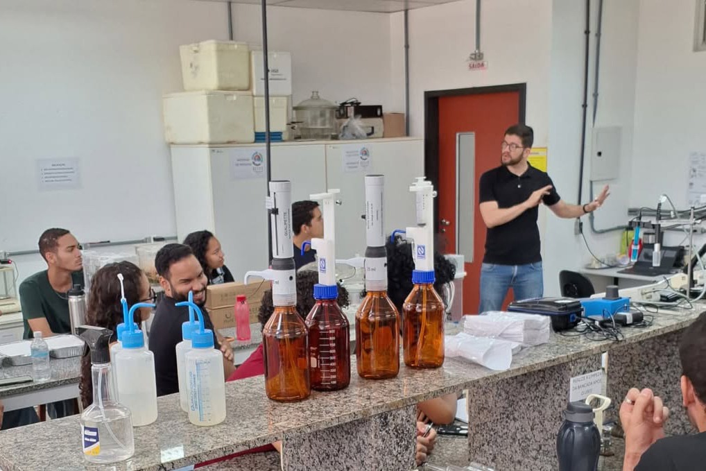 Imagem de atividade realizada durante a 21ª Semana Nacional de Ciência e Tecnologia no Campus Reitor Edgard Santos, em Barreiras