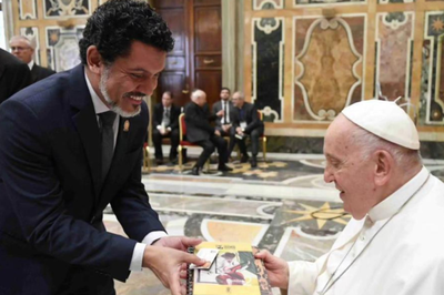 Visita de Jacques ao Vaticano.png