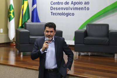 Reitor da UFOB, professor Jacques Antonio de Miranda, em reunião reunião de trabalho interinstitucional que discutiu a criação do Instituto Nacional do Cerrado, realizada nesta segunda (2), no Auditório do Centro de Desenvolvimento Tecnológico (CDT), da Universidade de Brasília.