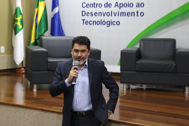 Reitor da UFOB, professor Jacques Antonio de Miranda, em reunião reunião de trabalho interinstitucional que discutiu a criação do Instituto Nacional do Cerrado, realizada nesta segunda (2), no Auditório do Centro de Desenvolvimento Tecnológico (CDT), da Universidade de Brasília.