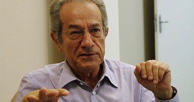 Professor Dermeval Saviani é um dos agraciados com título de Doutor Honoris Causas da UFOB