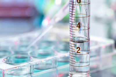 Foto de um laboratório de Biotecnologia