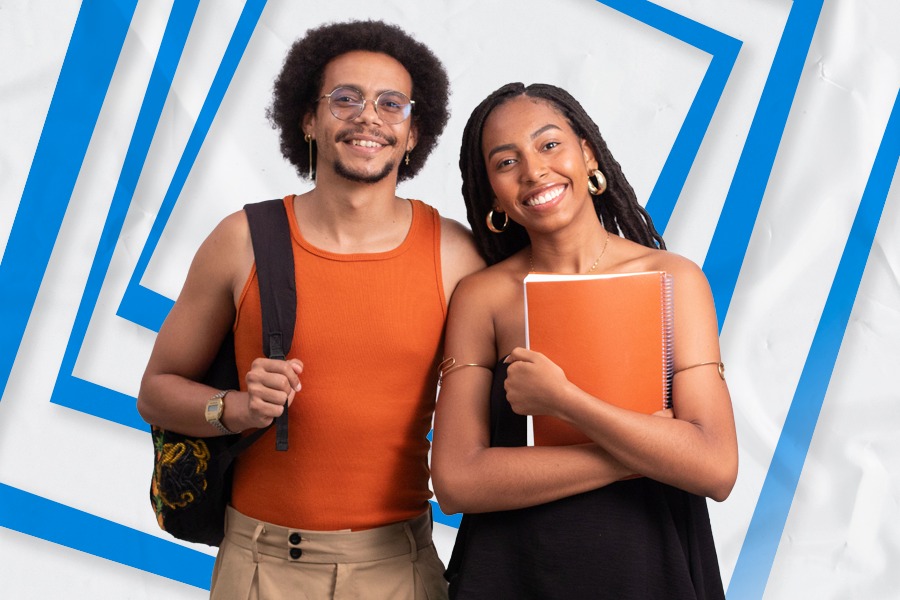 Imagem de dois estudantes da UFOB em fundo branco com listras azuis