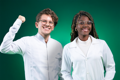 Estudantes de Medicina da UFOB posam para foto