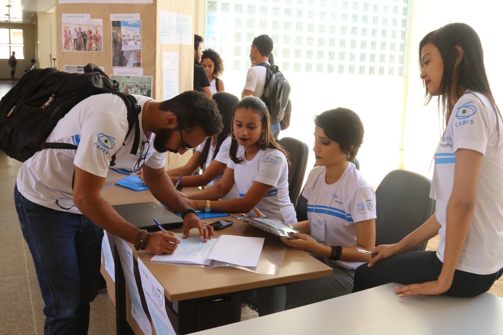 Estudantes bolsistas da UFOB durante III Seminário do PIBID