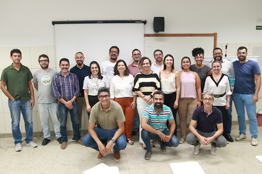 Foto dos dirigentes da UFOB reunidos no I Workshop de Planejamento Institucional